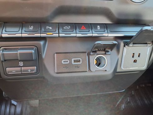 Used 2025 GMC Sierra 2500 Pro w/ 1SA Pro Safety Plus Package AWD/4WD image 8
