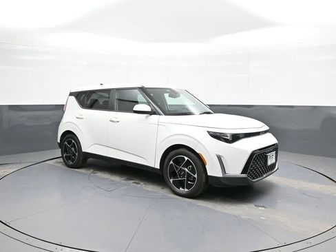 Used 2023 Kia Soul EX image 4