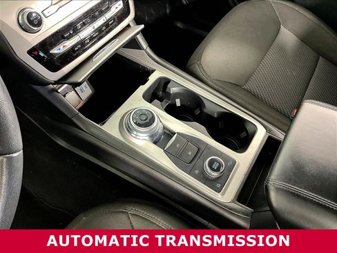 Used 2023 Ford Explorer XLT AWD/4WD image 16