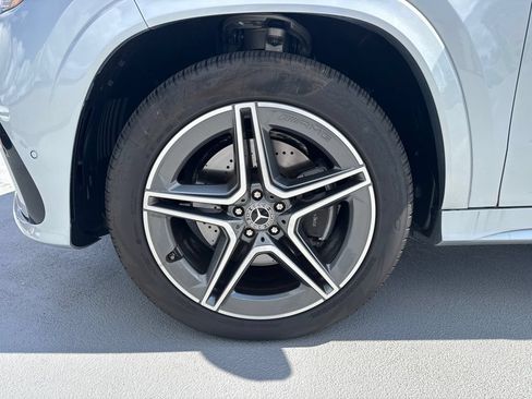 Used 2025 Mercedes-Benz GLS 450 4MATIC w/ AMG Line Exterior image 11
