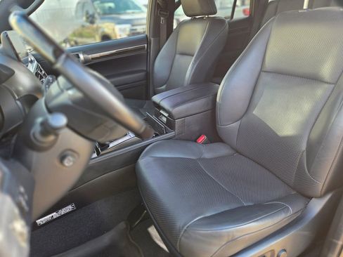 Used 2023 Lexus GX 460 Luxury w/ Accessory Package AWD/4WD image 17