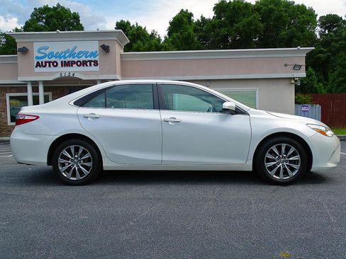 Used 2015 Toyota Camry XLE w/ Moonroof Package FWD image 8