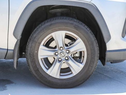 Used 2022 Toyota RAV4 XLE FWD image 14