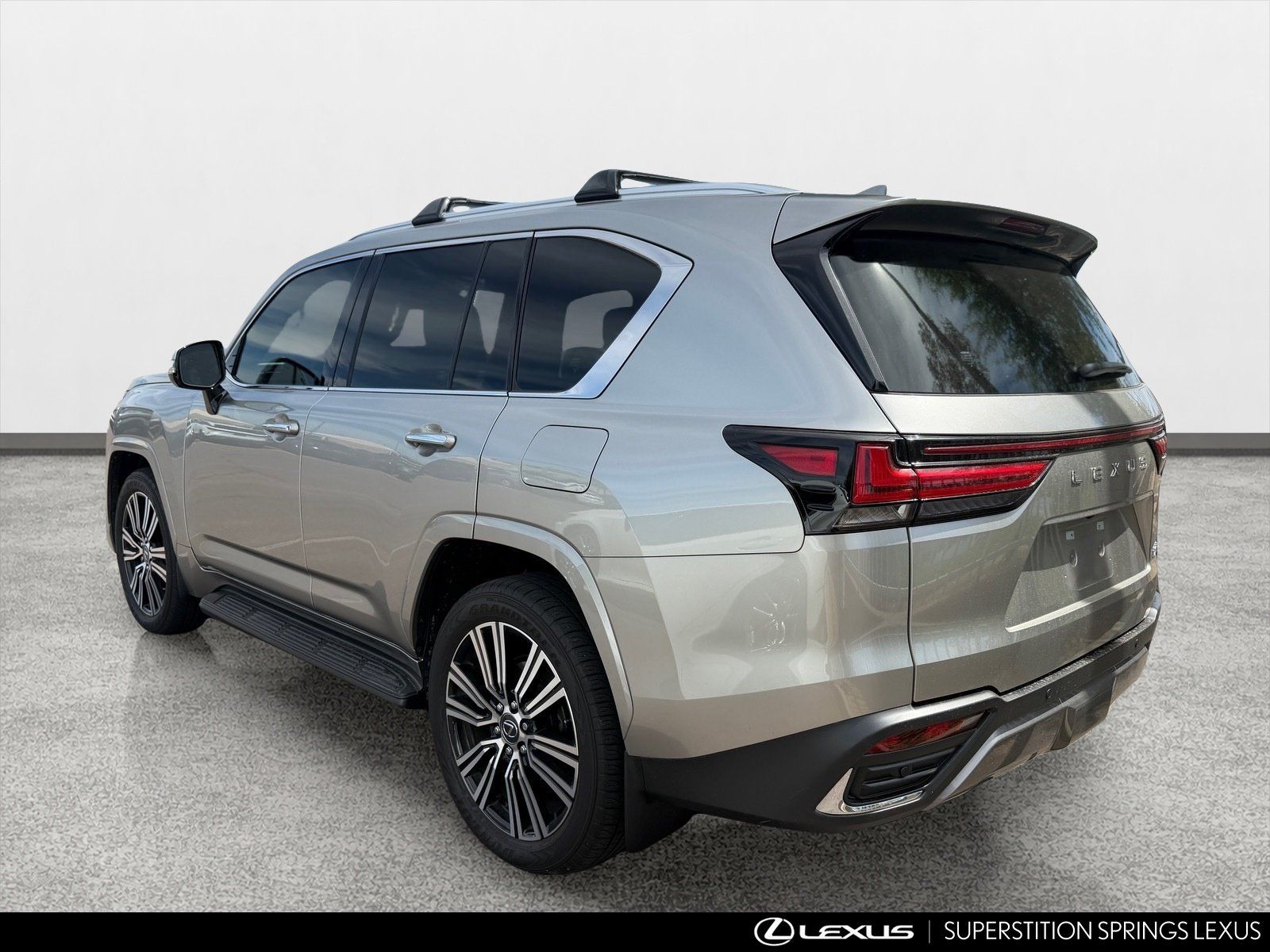 Used 2024 Lexus LX 600 4WD w/ Luxury Package image 4