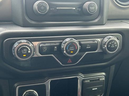 Used 2021 Jeep Gladiator Sport image 27