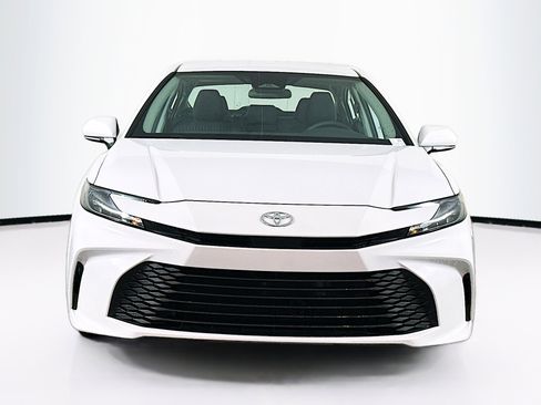 Used 2025 Toyota Camry LE image 2