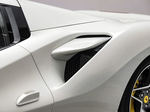 Used 2022 Ferrari F8 Tributo RWD image 44