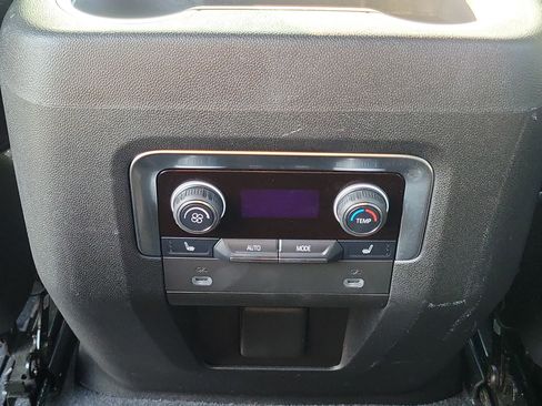 Used 2021 Chevrolet Tahoe Premier w/ Premium Package image 19