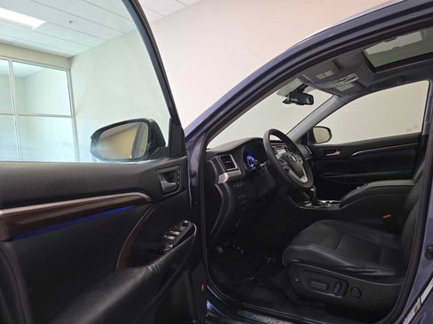 Used 2015 Toyota Highlander Limited Platinum AWD/4WD image 23