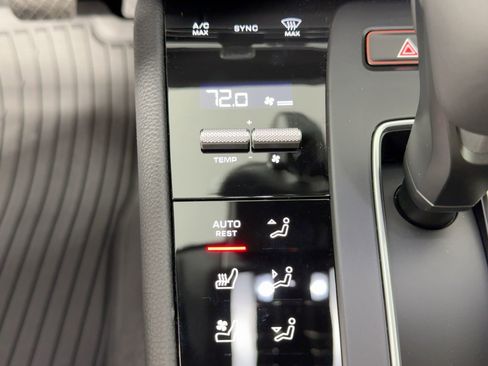 Certified 2026 Porsche Macan AWD/4WD image 18