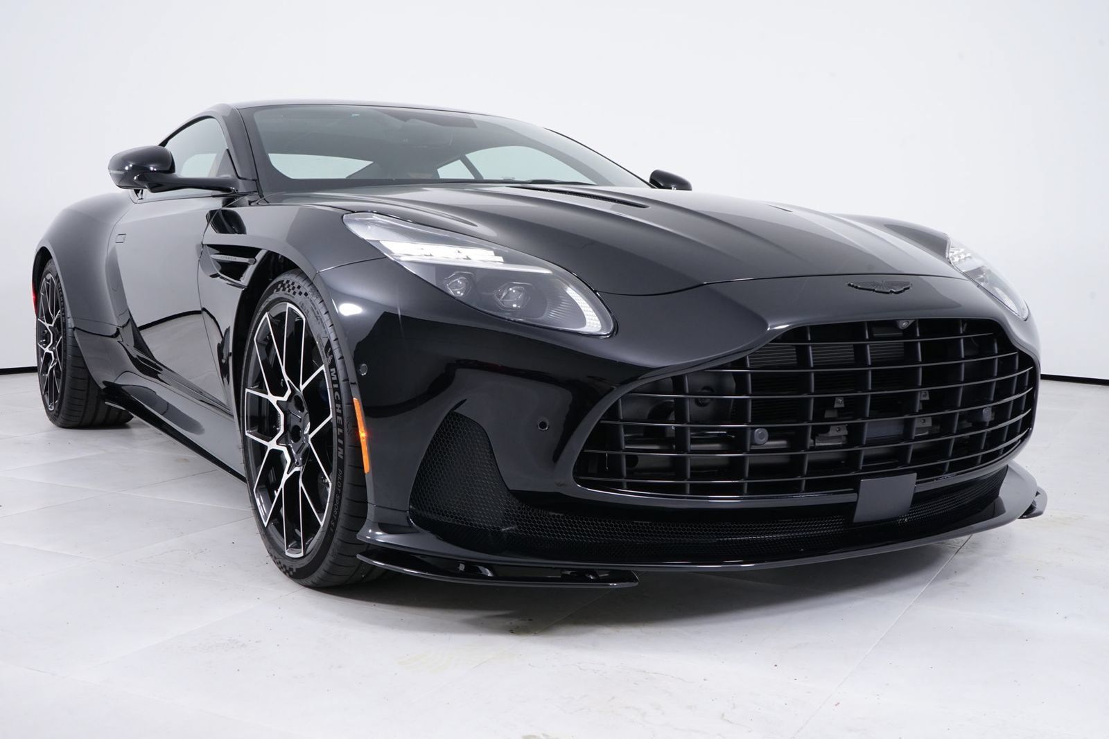 Used 2026 Aston Martin DB12 Coupe RWD image 18