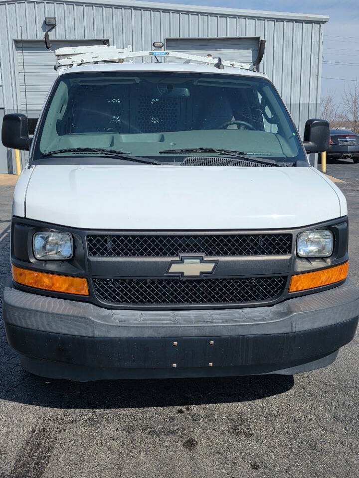Used 2017 Chevrolet Express 2500 RWD image 3
