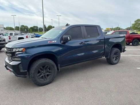 Used 2021 Chevrolet Silverado 1500 LT Trail Boss w/ Convenience Package II AWD/4WD image 2