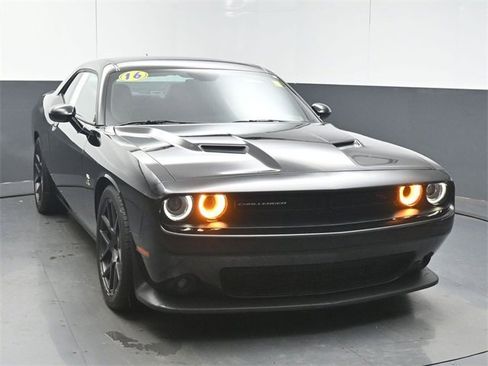 Used 2016 Dodge Challenger R/T Scat Pack image 2