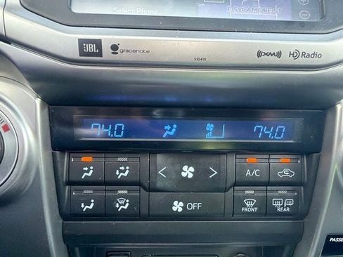 Used 2018 Toyota 4Runner Limited AWD/4WD image 18