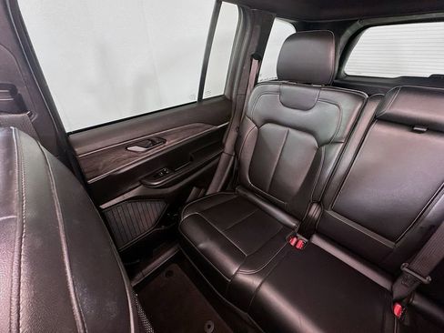 Used 2024 Jeep Grand Cherokee Limited AWD/4WD image 12