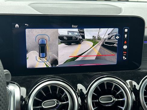 Used 2024 Mercedes-Benz EQB 300 4MATIC image 22