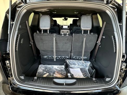 New 2025 Chrysler Pacifica Select w/ Fav Edition Package image 8