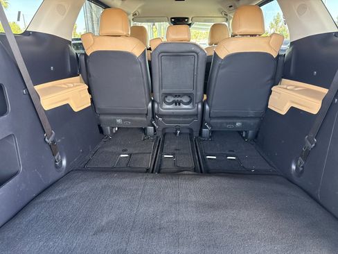 Used 2024 Kia Carnival EX FWD image 15