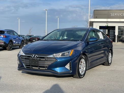 Used 2019 Hyundai Elantra SE FWD image 3