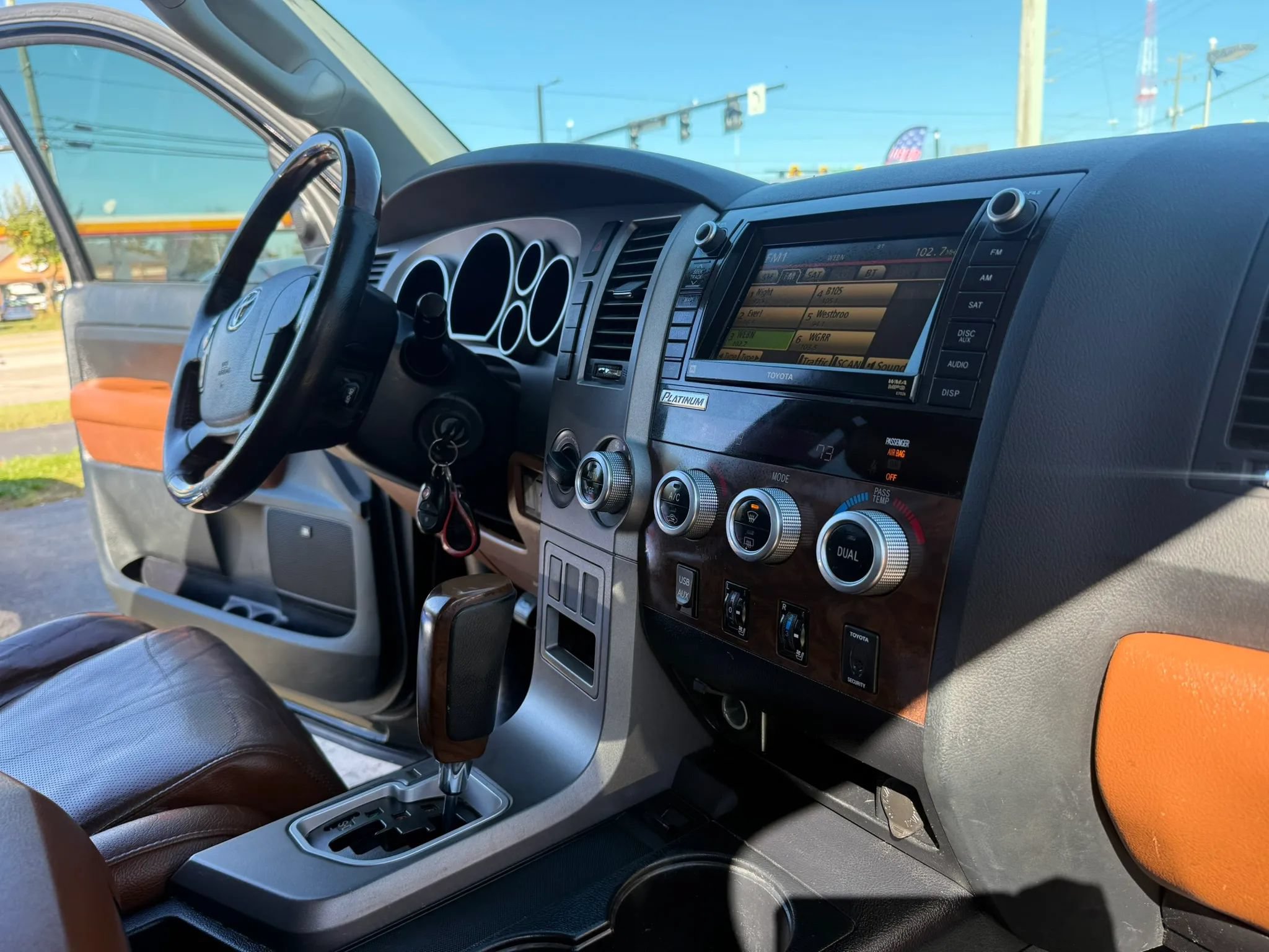 Used 2012 Toyota Tundra Limited w/ Platinum Pkg AWD/4WD image 26