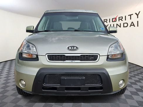 Used 2010 Kia Soul ! FWD image 2
