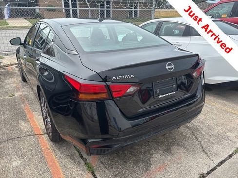 Used 2024 Nissan Altima 2.5 SV FWD image 9