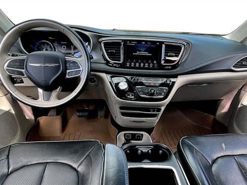 Used 2019 Chrysler Pacifica Limited image 15