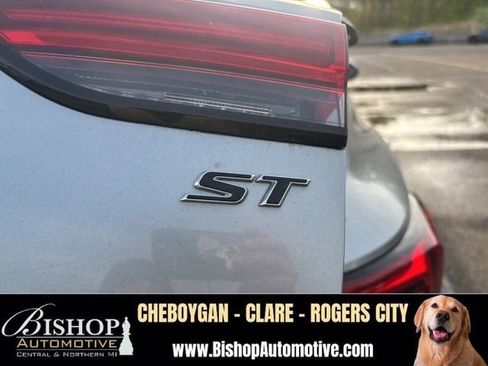 Used 2023 Buick Envision Preferred w/ Sport Touring Package AWD/4WD image 5