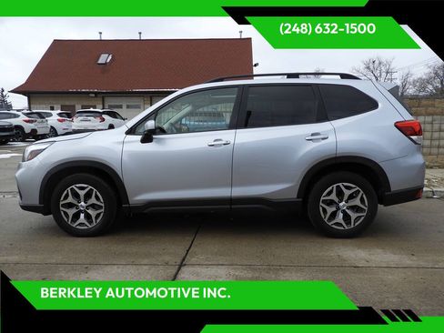 Used 2021 Subaru Forester Premium AWD/4WD image 2