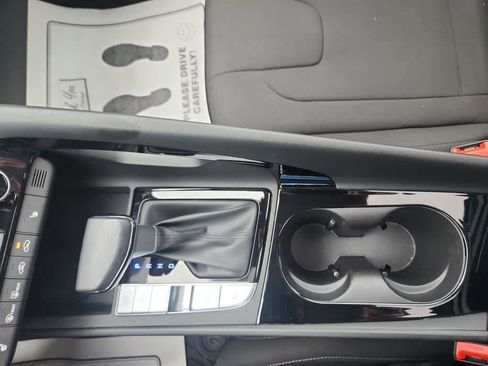 Used 2024 Hyundai Elantra SEL w/ Convenience Package image 22