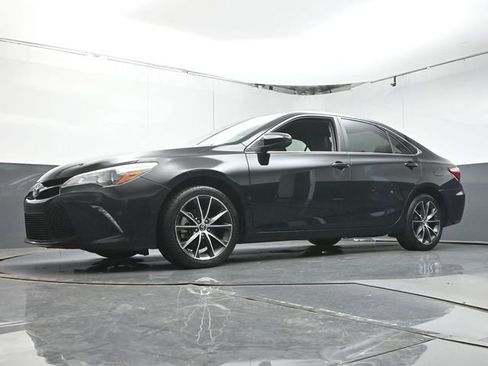 Used 2015 Toyota Camry XSE FWD image 39
