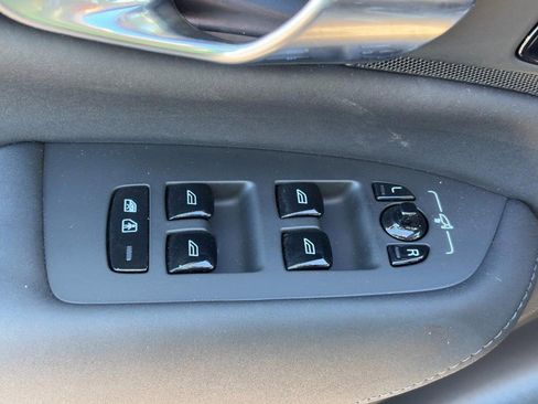 Used 2025 Volvo XC90 B6 Plus image 17