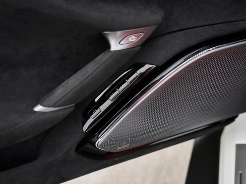 Used 2024 Ferrari Roma Spider image 34