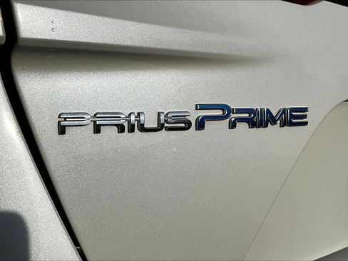 Used 2019 Toyota Prius Prime Advanced image 30