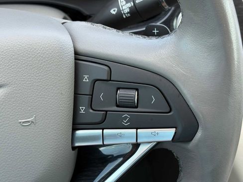 Used 2024 Cadillac XT6 Premium Luxury w/ Technology Package FWD image 22