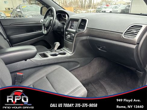 Used 2018 Jeep Grand Cherokee Laredo image 31