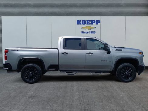 Used 2025 Chevrolet Silverado 2500 Custom w/ Custom Value Package AWD/4WD image 6