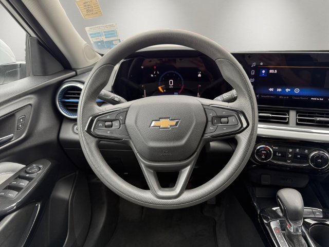 Used 2025 Chevrolet Trax LT FWD image 10
