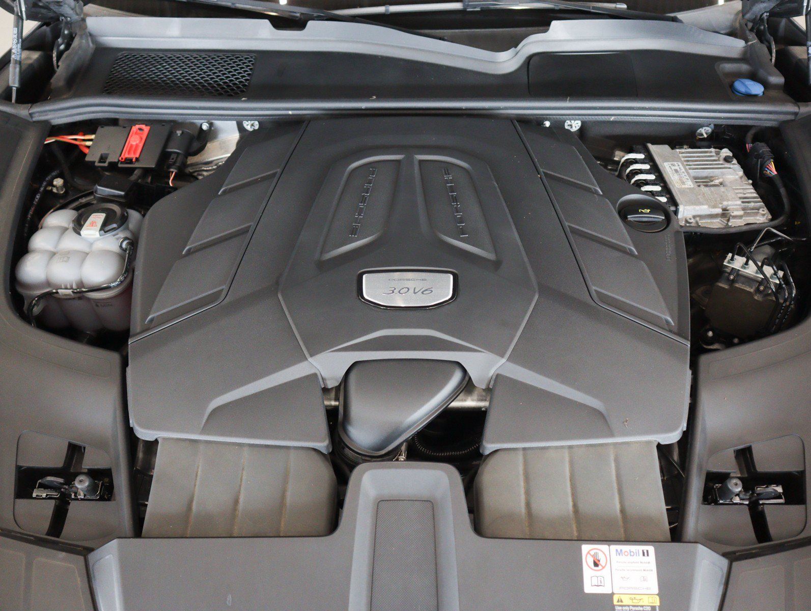 Certified 2023 Porsche Cayenne AWD/4WD image 27