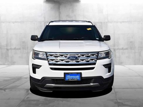 Used 2018 Ford Explorer XLT FWD image 4