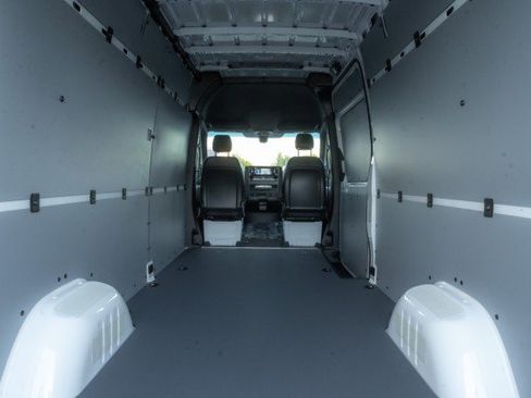 Used 2025 Mercedes-Benz Sprinter 2500 image 11