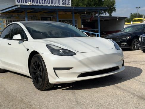 Used 2021 Tesla Model 3 Standard Range Plus RWD image 3