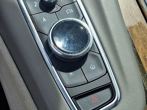 Used 2022 Cadillac Escalade Premium Luxury Platinum image 30