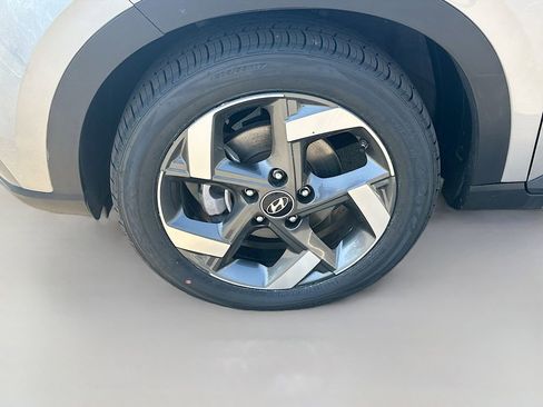 Used 2023 Hyundai Venue SEL FWD image 36