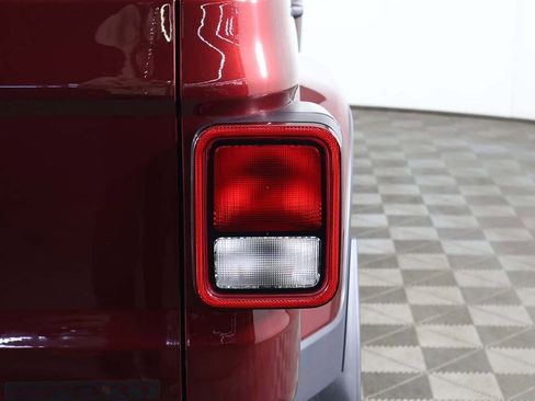 Used 2021 Jeep Gladiator Sport image 13