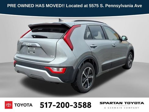 Used 2023 Kia Niro EX image 7