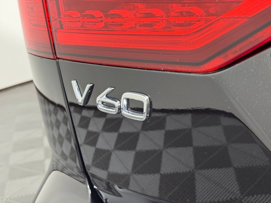 Certified 2025 Volvo V60 B5 Cross Country Plus AWD/4WD image 8