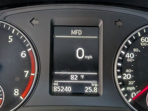 Used 2014 Volkswagen Passat 1.8T Sport image 18