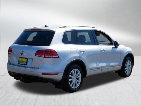 Used 2014 Volkswagen Touareg Sport image 7